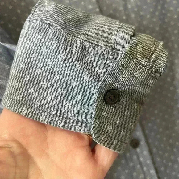 EUC GAP Boyfriend Fit Light Denim Color Button Down Shirt Women’s small - Picture 4 of 9